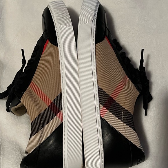 Burberry Sneakers size 9 - Picture 11 of 12
